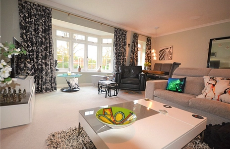 3 bedroom maisonette for sale - Heathfield Court, Fleet, Hampshire, GU51 - Property View 2