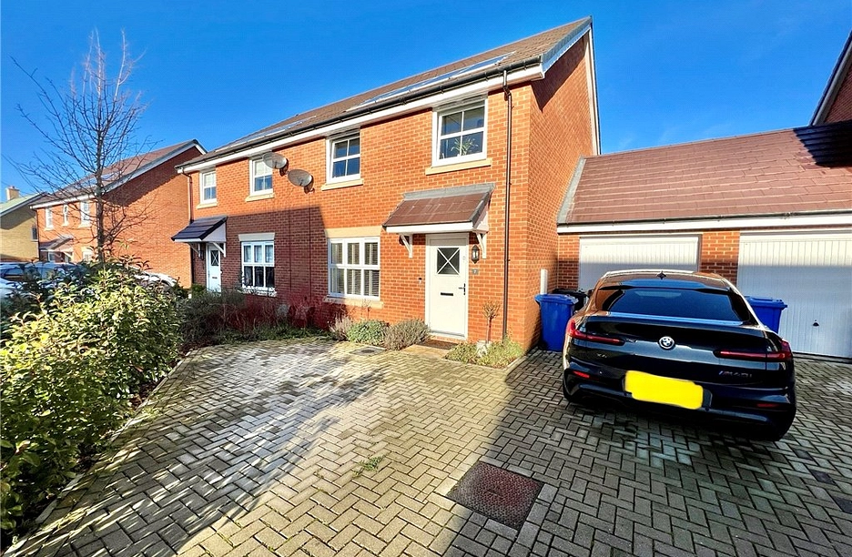 4 bedroom house for sale - Nugent Close, Church Crookham, Fleet, GU52 - Property View 1