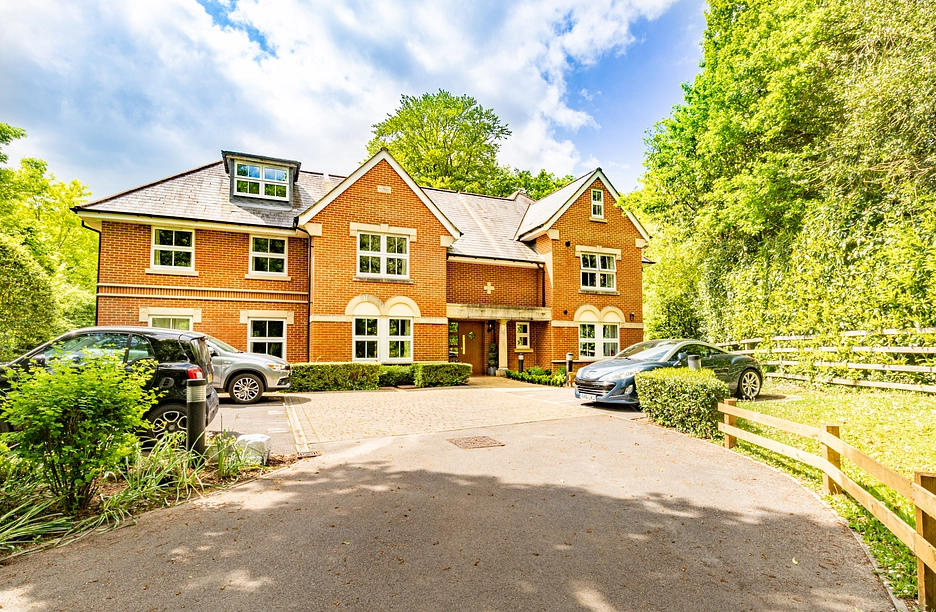2 bedroom apartment for sale - Tall Pines, Gally Hill Road, Fleet, Hampshire, GU52 - Property View 1