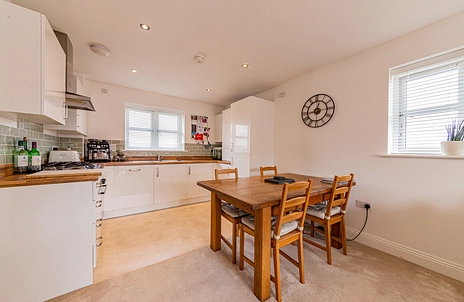 2 bedroom apartment for sale - Whitebeam House, Carter Court, Hook, RG27 - Property View 3