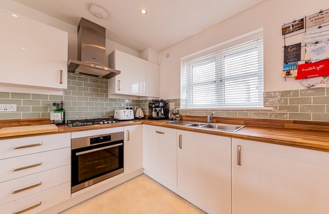 2 bedroom apartment for sale - Whitebeam House, Carter Court, Hook, RG27 - Property View 2
