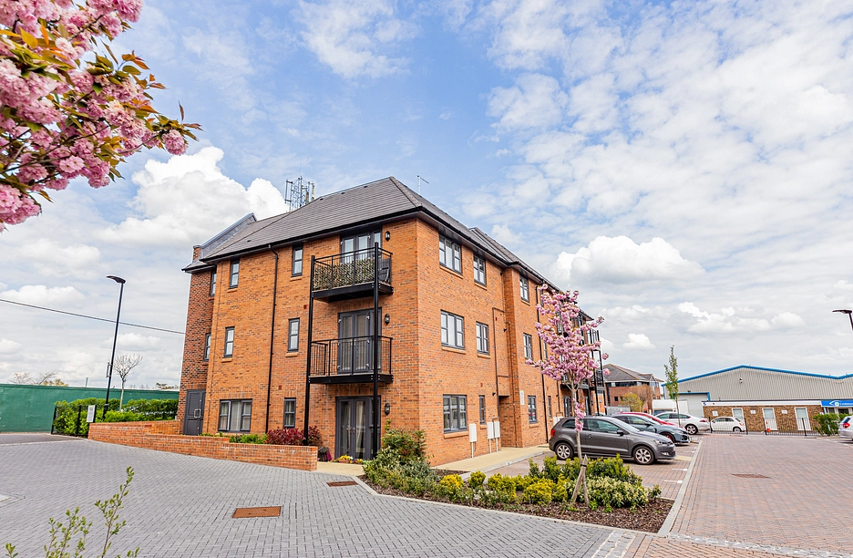 2 bedroom apartment for sale - Whitebeam House, Carter Court, Hook, RG27 - Property View 1