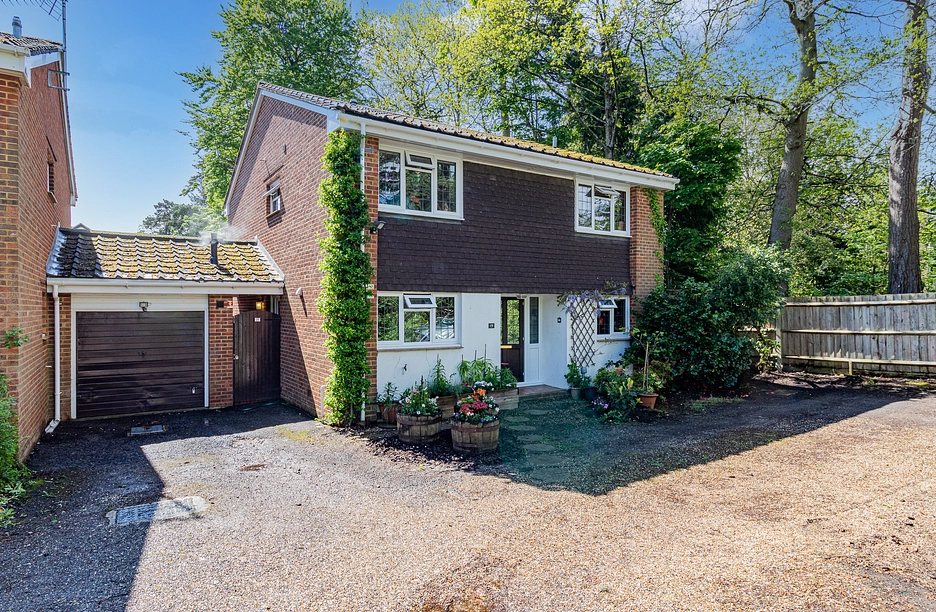 4 bedroom house for sale - Woodlands, Fleet, Hampshire, GU51 - Property View 1