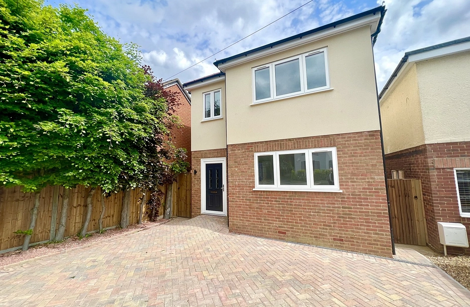 3 bedroom house for sale - Clarence Road, Fleet, GU51 - Property View 1
