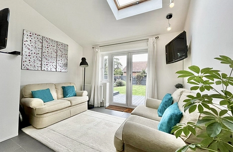 3 bedroom house for sale - Alton Road, Fleet, Hampshire, GU51 - Property View 2