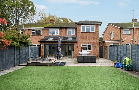 4 bedroom house for sale - Marlborough Close, Fleet, Hampshire, GU51 - Property View 2
