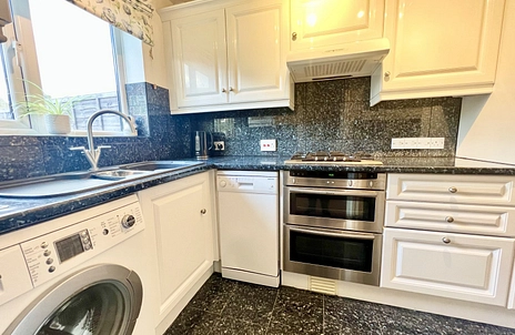 3 bedroom house for sale - Barn Meadow Close, Church Crookham, Fleet, GU52 - Property View 3