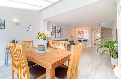 2 bedroom house for sale - Hatts Close, Hartley Wintney, Hook, RG27 - Property View 3