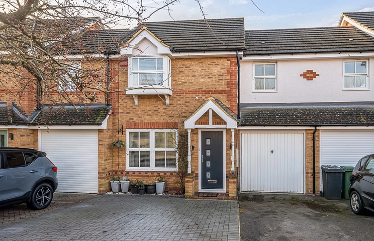 3 bedroom house for sale - Decouttere Close, Church Crookham, Fleet, GU52