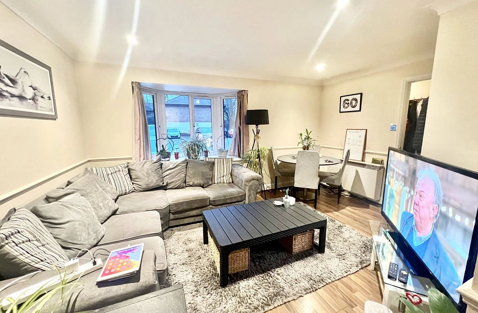 2 bedroom bungalow for sale - Waterside Court, Fleet, Hampshire, GU51 - Property View 1