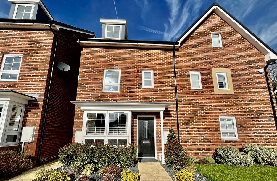 4 bedroom house for sale - Barton Row, Hook, Hampshire, RG27 - Property View 1