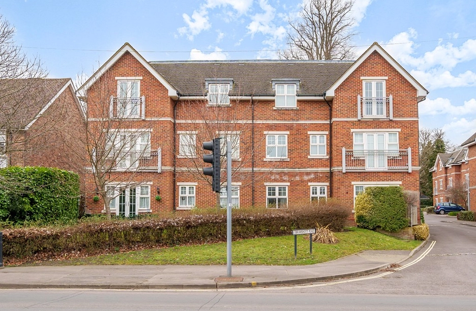 2 bedroom apartment for sale - Bramshott Place, Fleet, Hampshire, GU51 - Property View 1