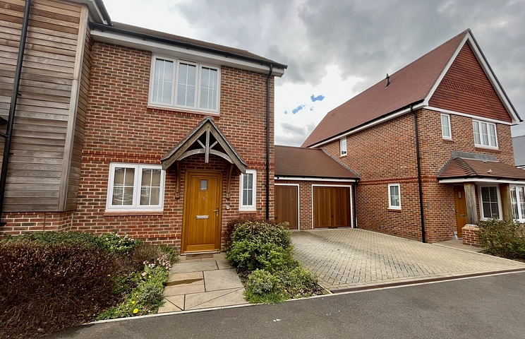 2 bedroom house for sale - Emerald Avenue, Fleet, Hampshire, GU51