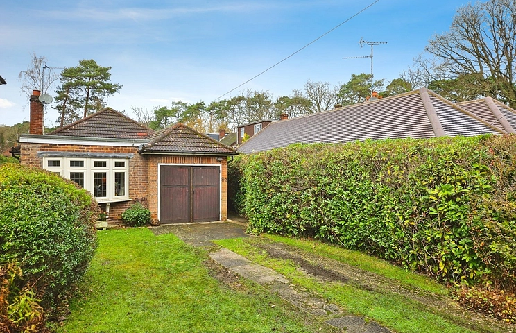 2 bedroom bungalow for sale - Westover Road, Fleet, Hampshire, GU51