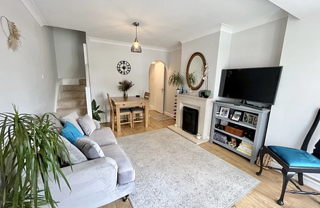 2 bedroom house for sale - Crookham Road, Church Crookham, Fleet, Hampshire, GU51 - Property View 2