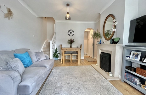 2 bedroom house for sale - Crookham Road, Church Crookham, Fleet, Hampshire, GU51 - Property View 3