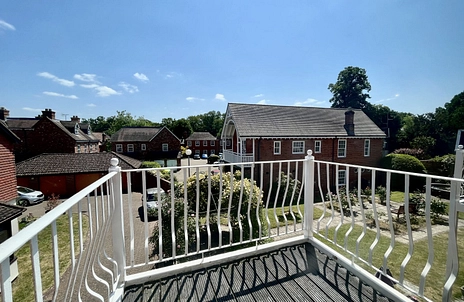 2 bedroom apartment for sale - Hartford Court, Hartley Wintney, Hook, Hampshire, RG27 - Property View 2