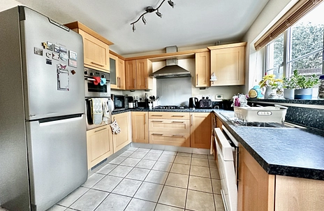 4 bedroom house for sale - St Swithins Road, Fleet, Hampshire, GU51 - Property View 3
