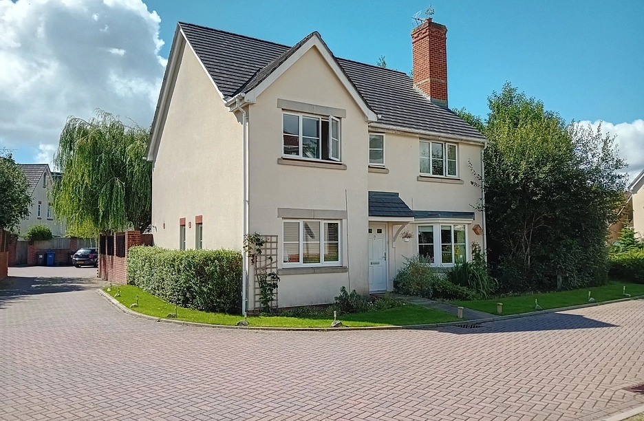 4 bedroom house for sale - St Swithins Road, Fleet, Hampshire, GU51 - Property View 1