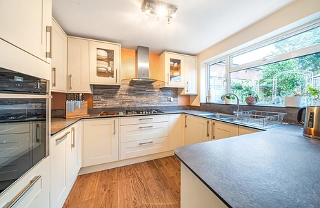 4 bedroom house for sale - Green Leys, Church Crookham, Fleet, Hampshire, GU52 - Property View 2