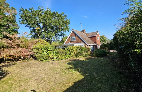4 bedroom house for sale - Castle Street, Fleet, Hampshire, GU52 - Property View 2