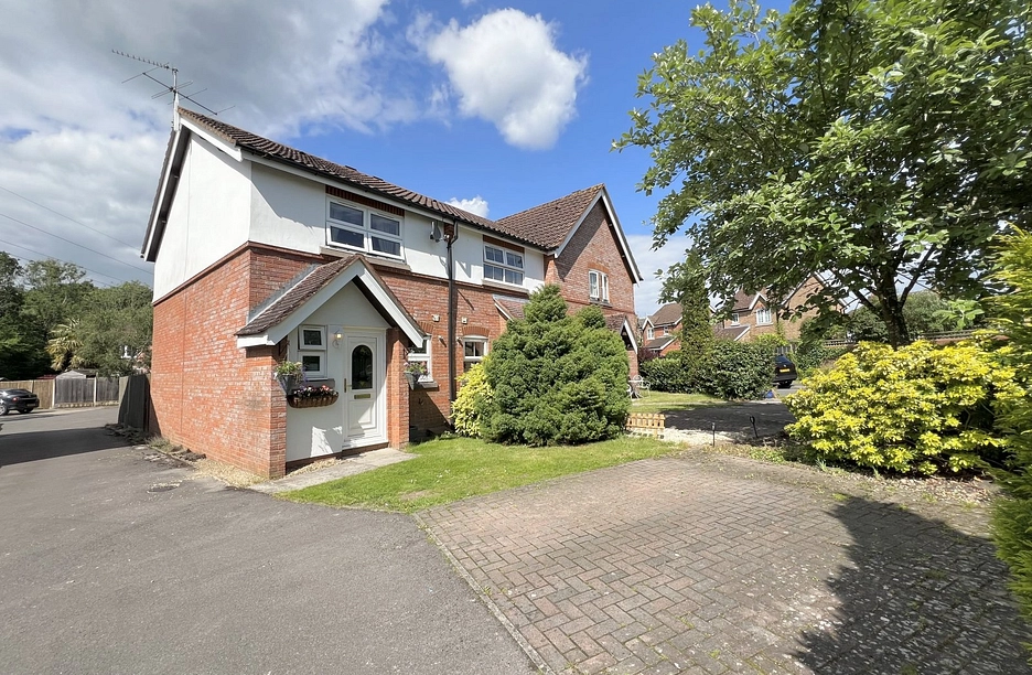 2 bedroom house for sale - Danvers Drive, Church Crookham, Fleet, Hampshire, GU52 - Property View 1