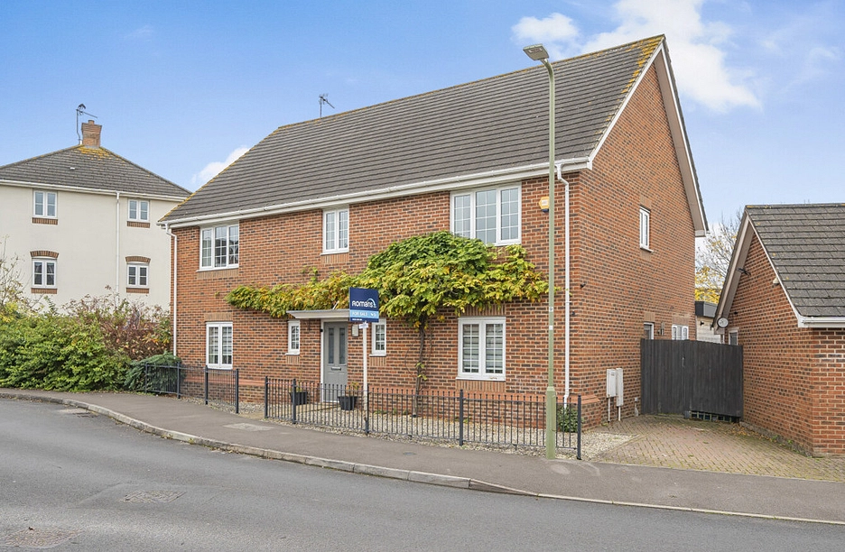 5 bedroom house for sale - Great Marlow, Hook, Hampshire, RG27 - Property View 1