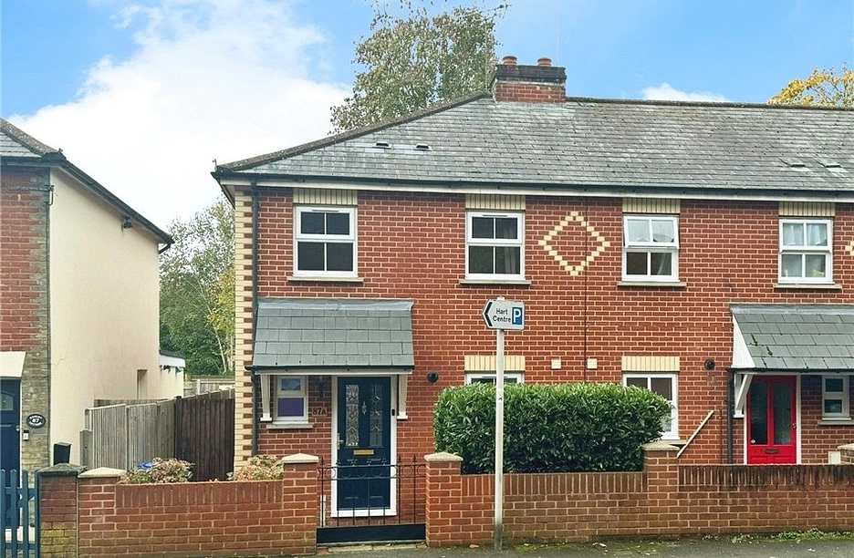 2 bedroom house for sale - Albert Street, Fleet, Hampshire, GU51 - Property View 1