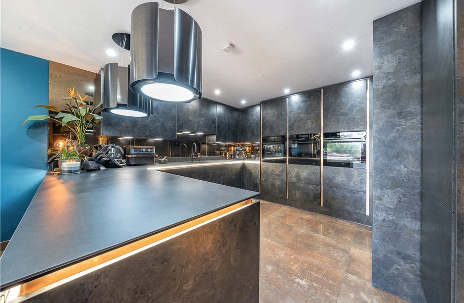 5 bedroom house for sale - Florence Road, Fleet, Hampshire, GU52 - Property View 1