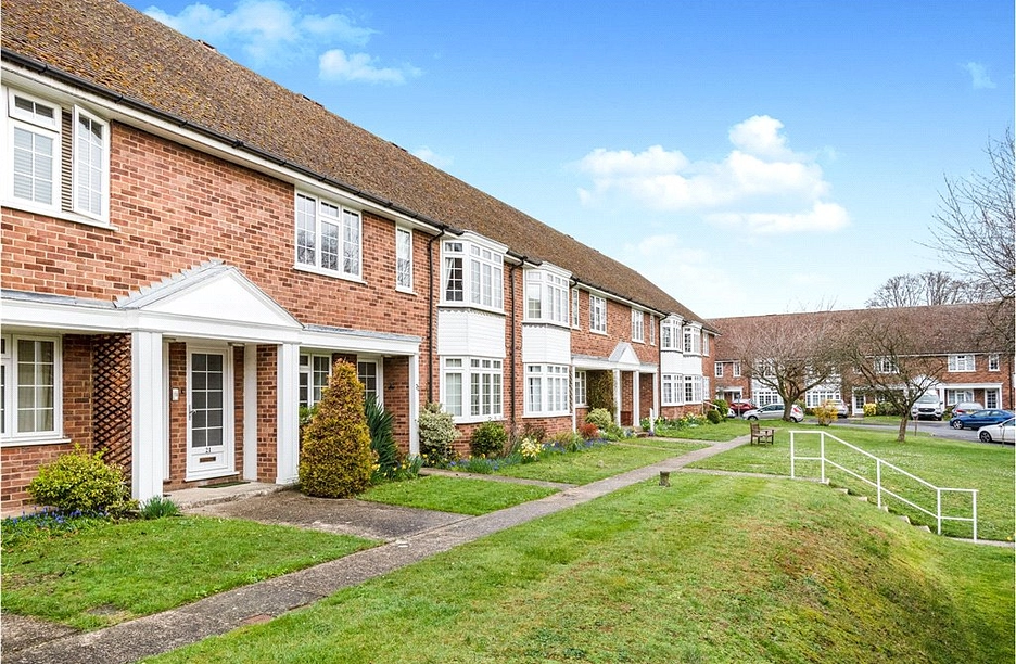 3 bedroom apartment for sale - Cranbrook Court, Fleet, Hampshire, GU51 - Property View 1