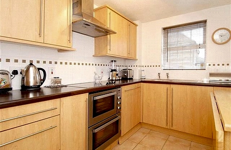 2 bedroom apartment for sale - Beaumont Court, Harrow Road, Fleet, GU51 - Property View 3