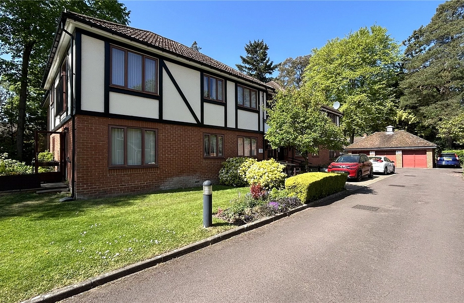 2 bedroom apartment for sale - Pegasus Court, Fleet, Hampshire, GU51 - Property View 1