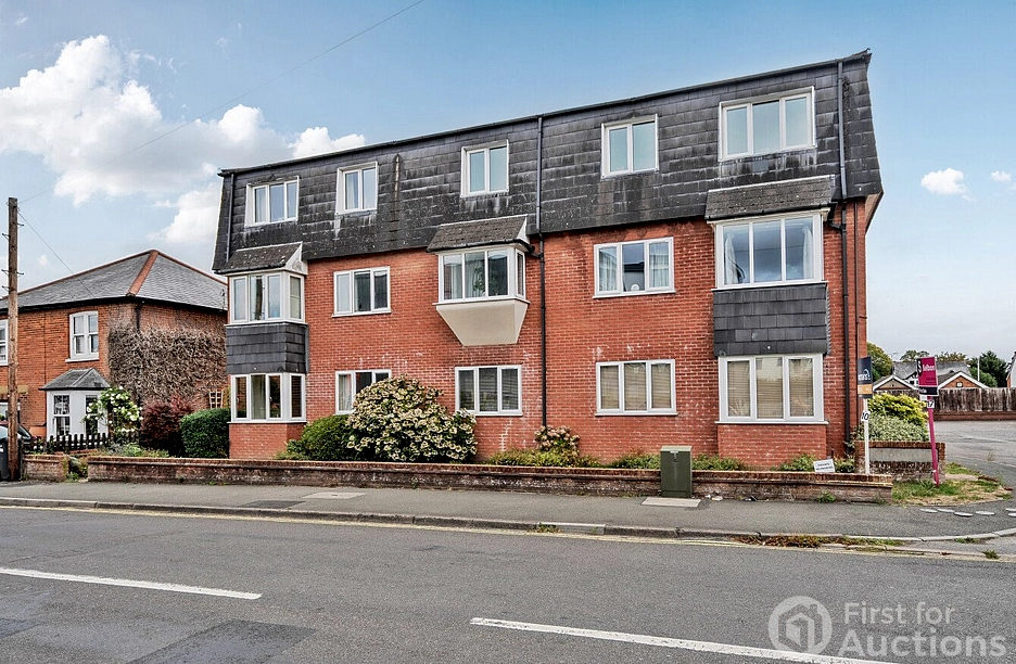1 bedroom apartment for sale - Gainsborough Court, Albert Street, Fleet, Hampshire, GU51 - Property View 1