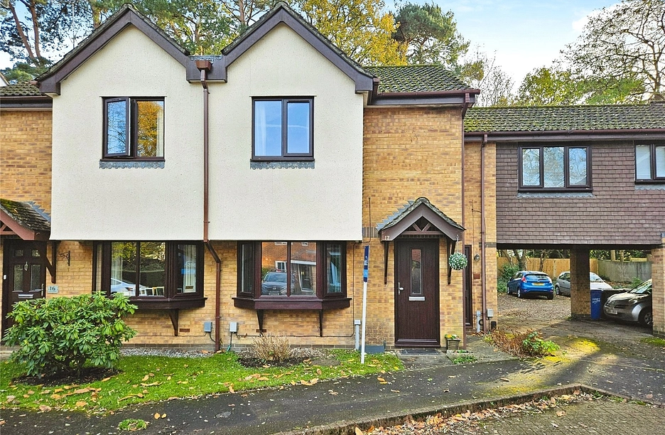 2 bedroom house for sale - Wynne Gardens, Church Crookham, Fleet, GU52 - Property View 1