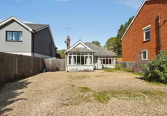 5 bedroom bungalow for sale - Albany Road, Fleet, Hampshire, GU51 - Property View 1