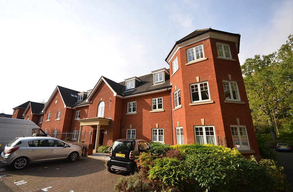 2 bedroom apartment to rent - Crookham Road, Fleet, GU51 - Property View 1