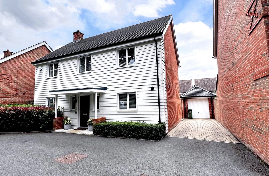 4 bedroom house to rent - Rana Drive, Church Crookham, Fleet, Hampshire, GU52 - Property View 1