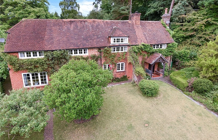 5 bedroom house for sale - Burnt Hill Road, Farnham, Surrey, GU10