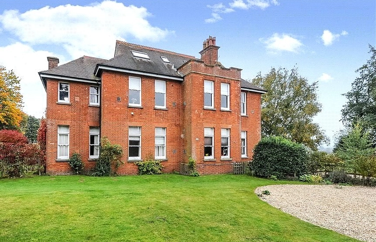 3 bedroom apartment for sale - Beech Court, Wimble Hill, Farnham, Surrey, GU10