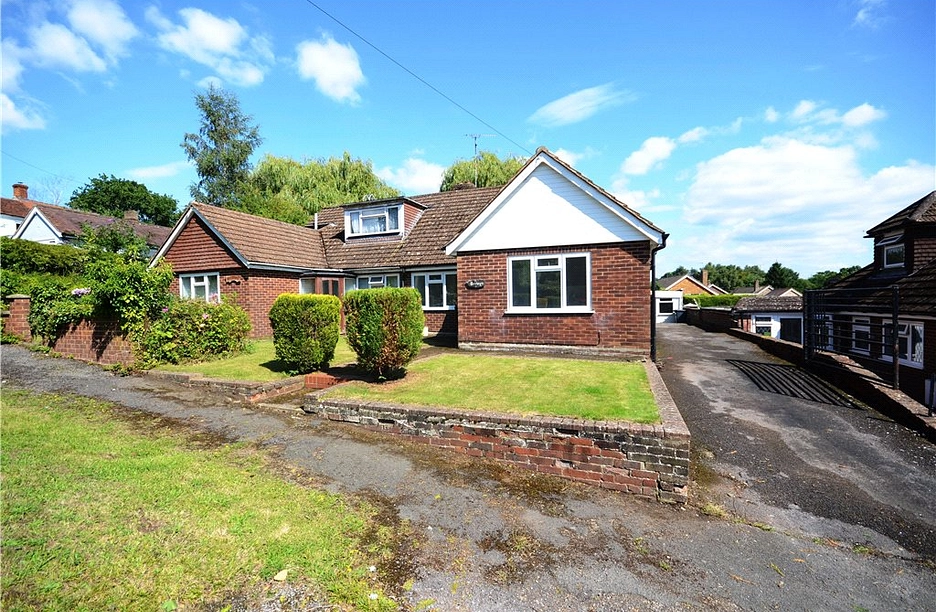 3 bedroom bungalow for sale - Folly Lane North, Farnham, Surrey, GU9 - Property View 1