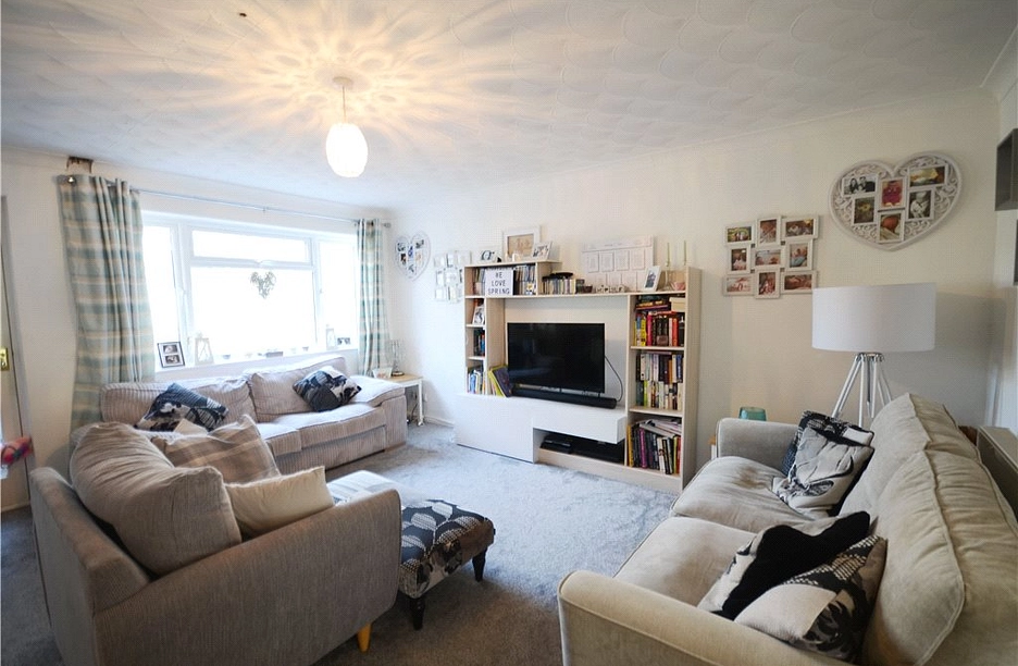 3 bedroom house for sale - White Cottage Close, Farnham, Surrey, GU9 - Property View 1