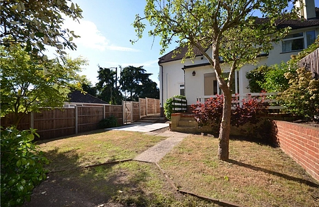 3 bedroom house for sale - Lodge Hill Road, Lower Bourne, Farnham, Surrey, GU10 - Property View 2