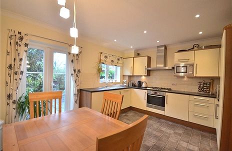 4 bedroom house for sale - Manor Road, Farnham, Surrey, GU9 - Property View 2