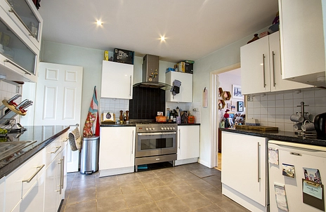 3 bedroom house for sale - Farnborough Road, Farnham, Surrey, GU9 - Property View 3