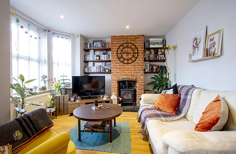 3 bedroom house for sale - Farnborough Road, Farnham, Surrey, GU9 - Property View 2