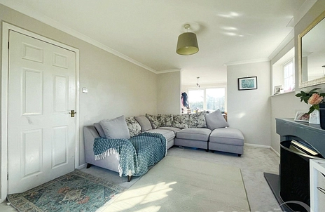 4 bedroom house for sale - Windermere Way, Farnham, GU9 - Property View 2