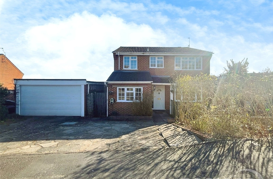 4 bedroom house for sale - Windermere Way, Farnham, GU9 - Property View 1