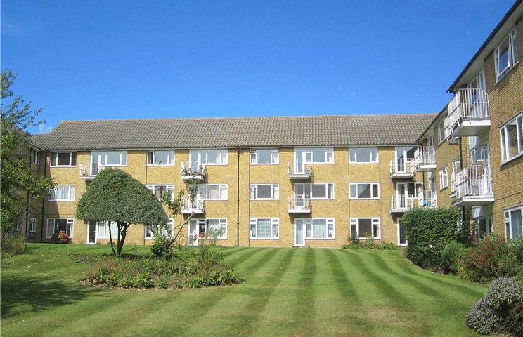 2 bedroom apartment for sale - Sumner Court, Sumner Road, Farnham, Hampshire, GU9