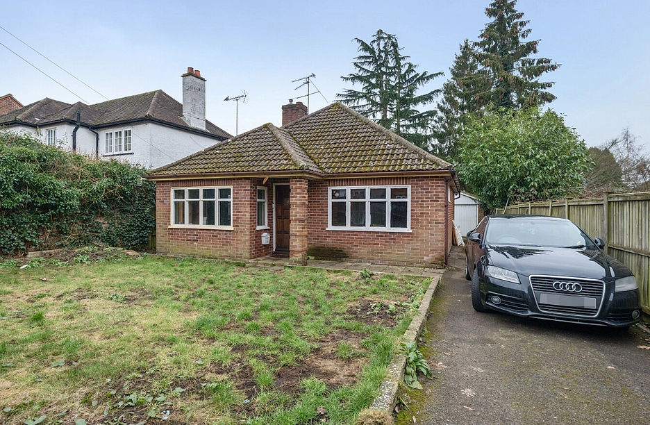 3 bedroom house for sale - Beavers Road, Farnham, GU9 - Property View 1