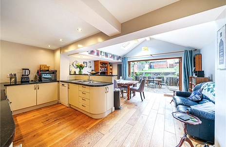 3 bedroom house for sale - Farnborough Road, Farnham, Surrey, GU9 - Property View 2